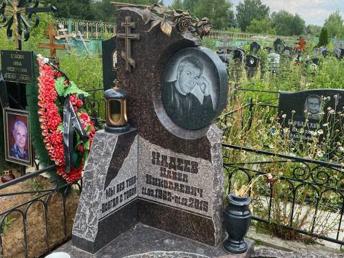 Изготовление и установка памятников Дятловское кладбище.